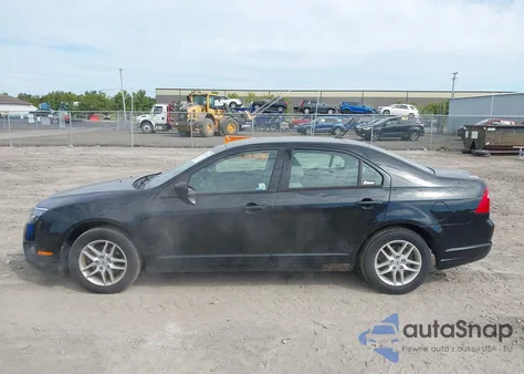 2010 Ford Fusion S z USA, uszkodzony, nr VIN 3FAHP0GA7AR431956